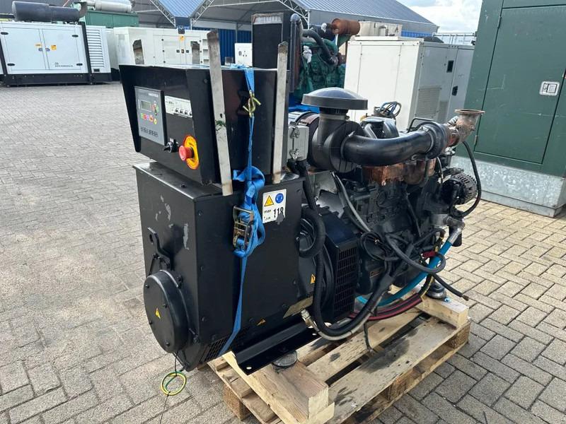 Generador industriale Iveco FPT NEF45 SM1A.A0 Stamford 60 kVA generatorset: foto 11 Generador industriale Iveco FPT NEF45 SM1A.A0 Stamford 60 kVA generatorset: foto 11
