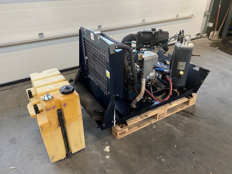 Kubota D1105 Sullair 15.5 kW 7 bar diesel schroefcompressor - Compresor de aire: foto 2 Kubota D1105 Sullair 15.5 kW 7 bar diesel schroefcompressor - Compresor de aire: foto 2