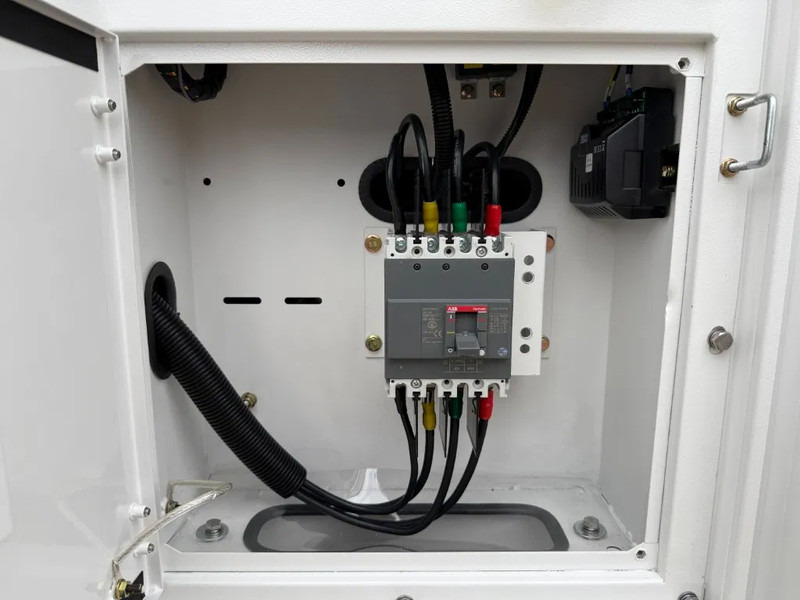 Generador industriale nuevo Yanmar Stage 5 Yanmar 45 kVA Silent Rental generatorset: foto 18 Generador industriale nuevo Yanmar Stage 5 Yanmar 45 kVA Silent Rental generatorset: foto 18