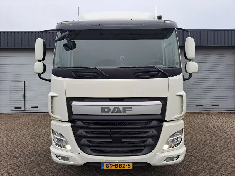 DAF CF NL TREKKER, MANUEL GEAR, LOW KM - Cabeza tractora: foto 2 DAF CF NL TREKKER, MANUEL GEAR, LOW KM - Cabeza tractora: foto 2