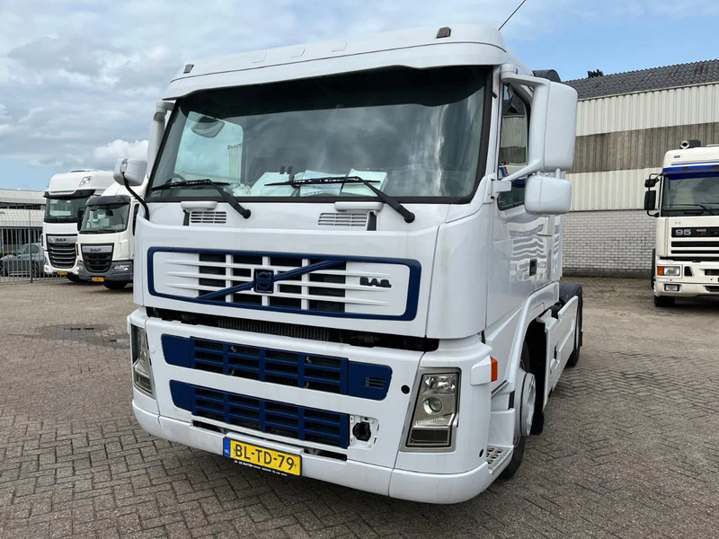 Volvo FM 9 MOTOR DEFECT (motor start wel maar kan niet rijden) - Cabeza tractora: foto 2 Volvo FM 9 MOTOR DEFECT (motor start wel maar kan niet rijden) - Cabeza tractora: foto 2