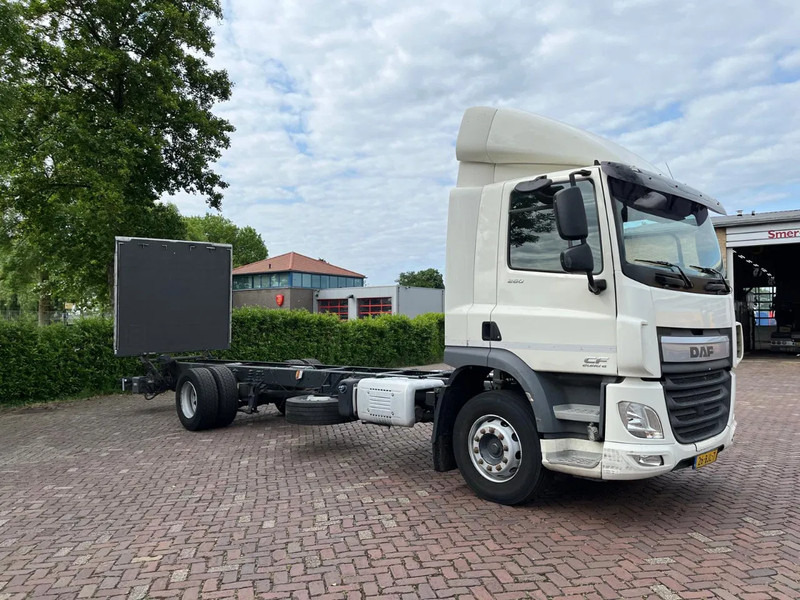 DAF CF 260 CF 260 FA CHASSIS CABINE EURO 6 - Camión chasis: foto 5 DAF CF 260 CF 260 FA CHASSIS CABINE EURO 6 - Camión chasis: foto 5