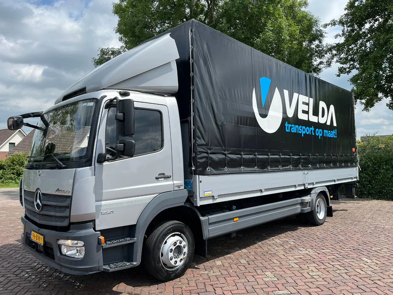 Mercedes-Benz Atego 1221 - Camión caja cerrada: foto 1 Mercedes-Benz Atego 1221 - Camión caja cerrada: foto 1