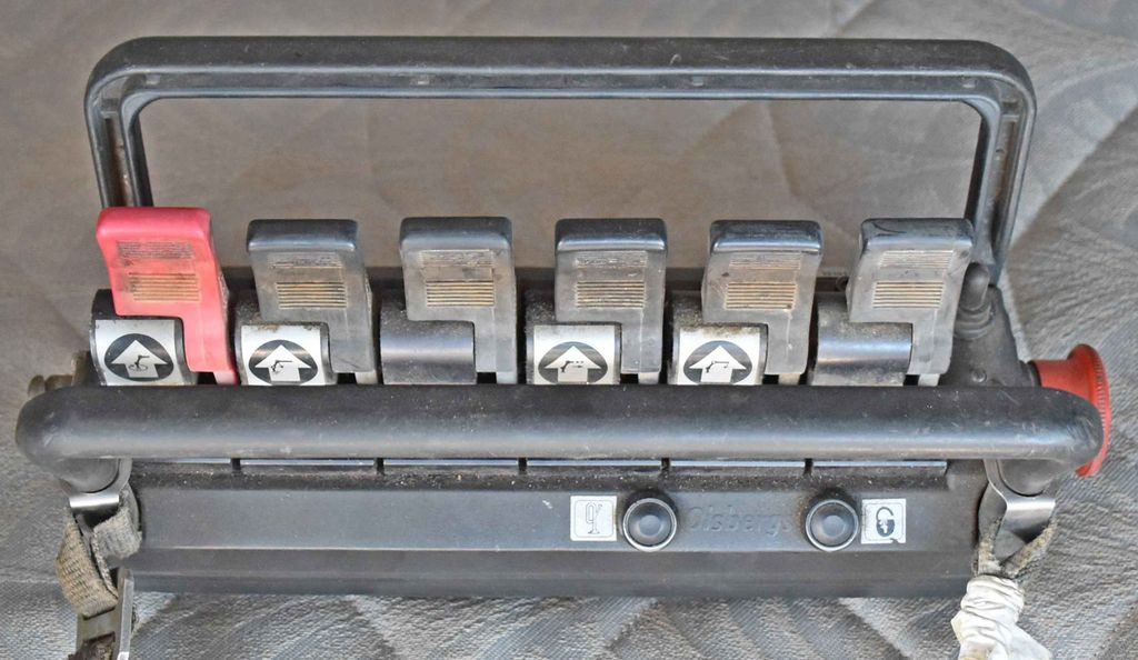 Cabeza tractora Mercedes-Benz ACTROS 1844 * Sattelzugmaschine *HIAB 330-5/FUNK Mercedes-Benz ACTROS 1844 * Sattelzugmaschine *HIAB 330-5/FUNK: foto 11 Cabeza tractora Mercedes-Benz ACTROS 1844 * Sattelzugmaschine *HIAB 330-5/FUNK Mercedes-Benz ACTROS 1844 * Sattelzugmaschine *HIAB 330-5/FUNK: foto 11