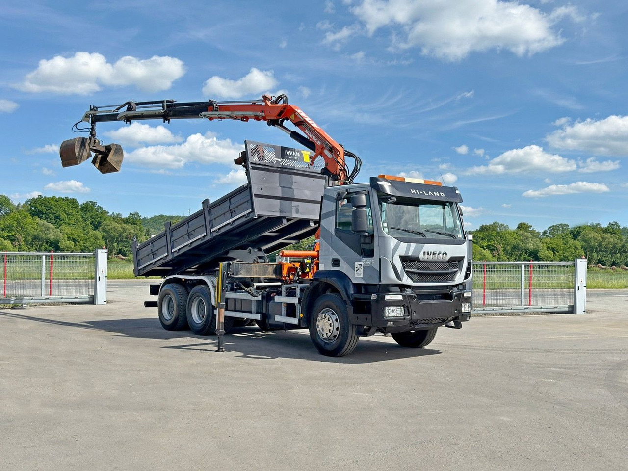 Iveco TRAKKER 410*Kipper 5,20m*ATLAS 165.2E * FUNK/6x4 Iveco TRAKKER 410*Kipper 5,20m*ATLAS 165.2E * FUNK/6x4 - Camión grúa, Camión volquete: foto 2 Iveco TRAKKER 410*Kipper 5,20m*ATLAS 165.2E * FUNK/6x4 Iveco TRAKKER 410*Kipper 5,20m*ATLAS 165.2E * FUNK/6x4 - Camión grúa, Camión volquete: foto 2