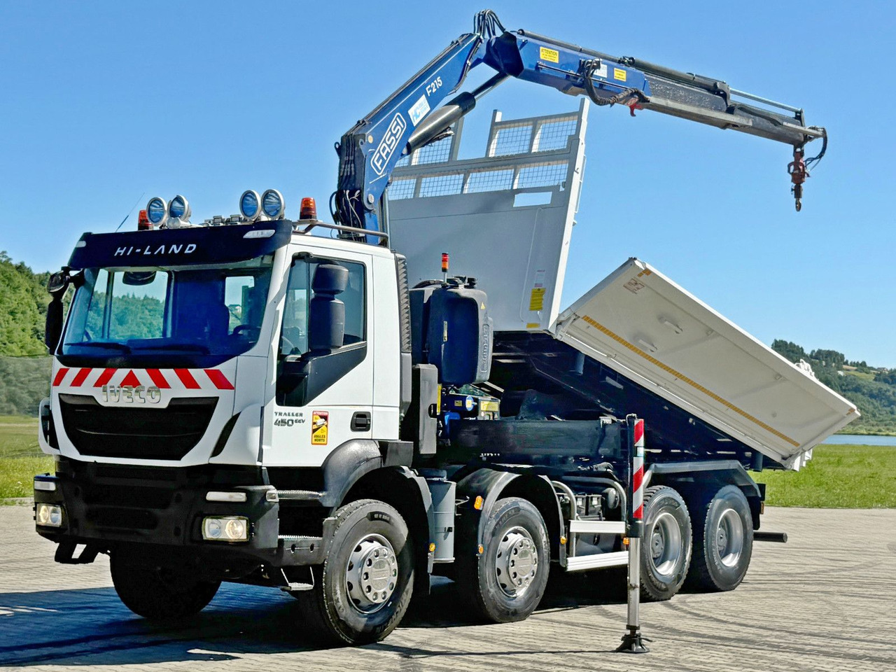 Iveco TRAKKER 450 * FASSI F215A.0.22 + FUNK / 8x4 *TOP - Camión volquete, Camión grúa: foto 3 Iveco TRAKKER 450 * FASSI F215A.0.22 + FUNK / 8x4 *TOP - Camión volquete, Camión grúa: foto 3
