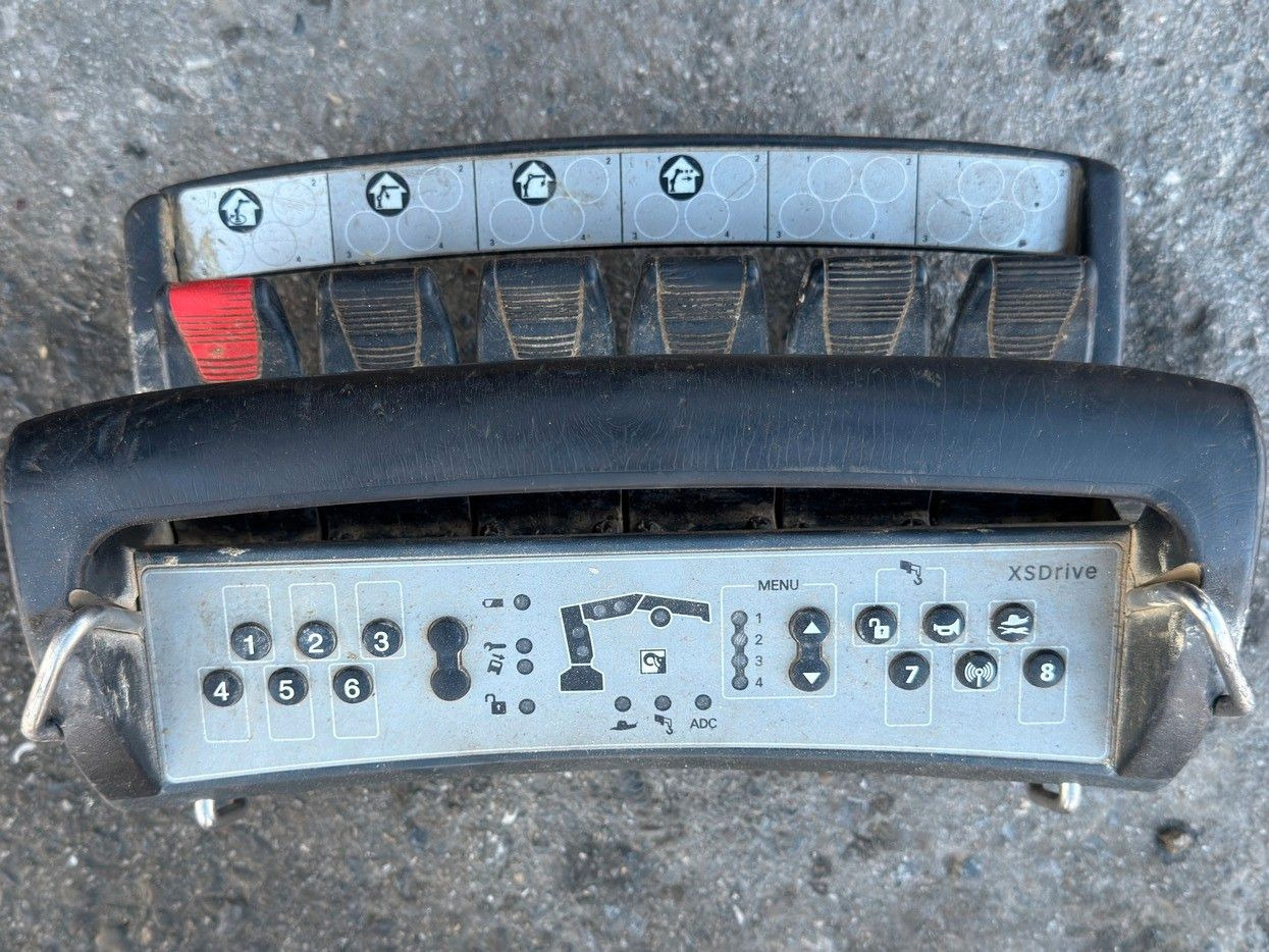 Camión volquete, Camión grúa Iveco TRAKKER * HIAB 211 E - 6 HIDUO+ FUNK / 8x4 *TOP: foto 12 Camión volquete, Camión grúa Iveco TRAKKER * HIAB 211 E - 6 HIDUO+ FUNK / 8x4 *TOP: foto 12