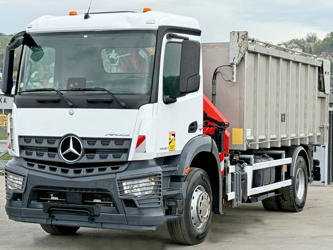 Mercedes-Benz AROCS 1830* KIPPER 5,00m * PK 7.501 SLD A + FUNK - Camión grúa: foto 4 Mercedes-Benz AROCS 1830* KIPPER 5,00m * PK 7.501 SLD A + FUNK - Camión grúa: foto 4