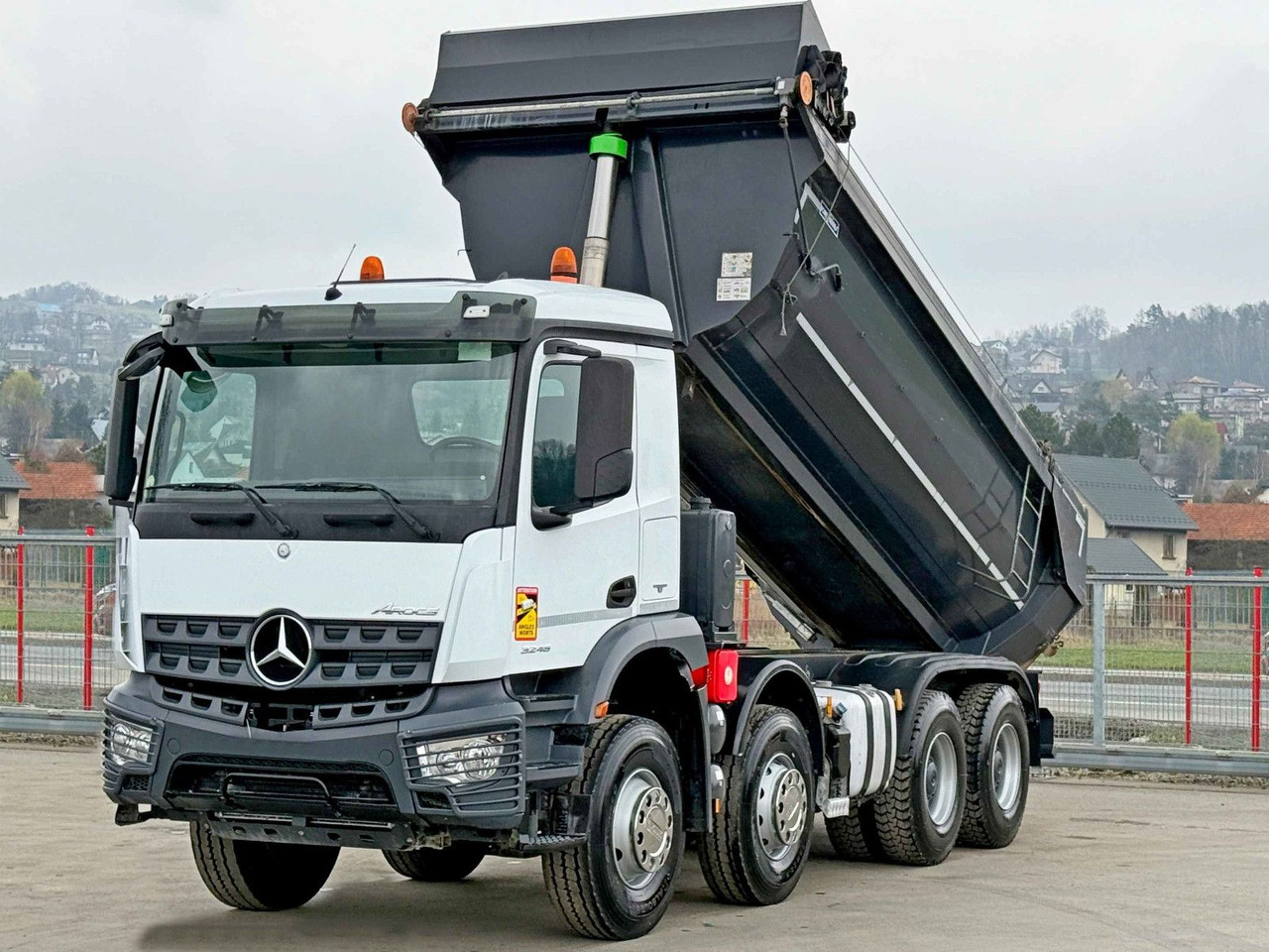 Mercedes-Benz AROCS 3246* KIPPER / 8x4 * TOPZUSTAND - Camión volquete: foto 3 Mercedes-Benz AROCS 3246* KIPPER / 8x4 * TOPZUSTAND - Camión volquete: foto 3