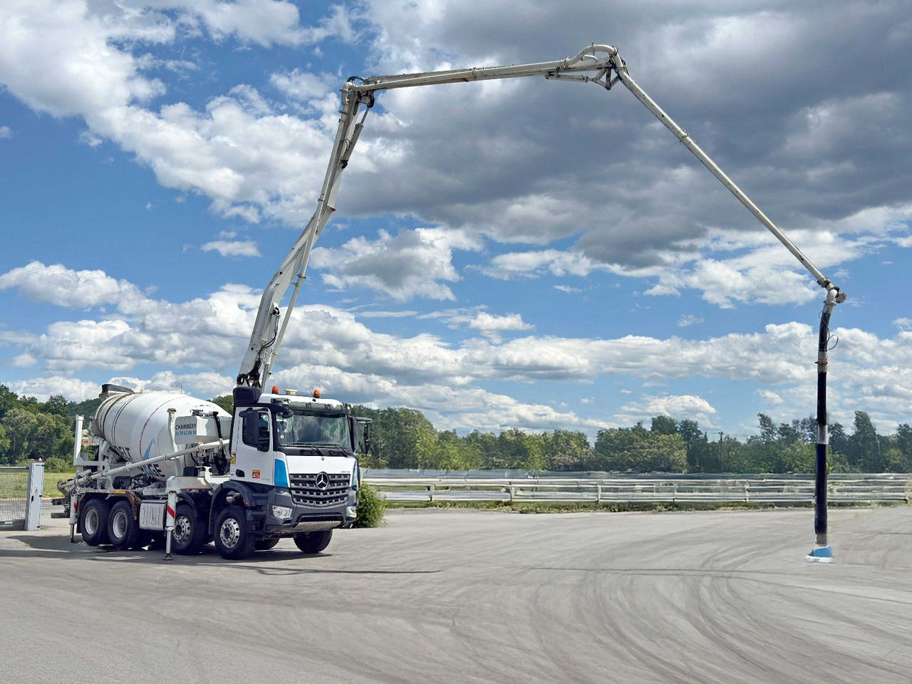 Mercedes-Benz AROCS 3743 * Betonpumpe + FUNK * 8x4 * TOP - Bomba de hormigón: foto 3 Mercedes-Benz AROCS 3743 * Betonpumpe + FUNK * 8x4 * TOP - Bomba de hormigón: foto 3