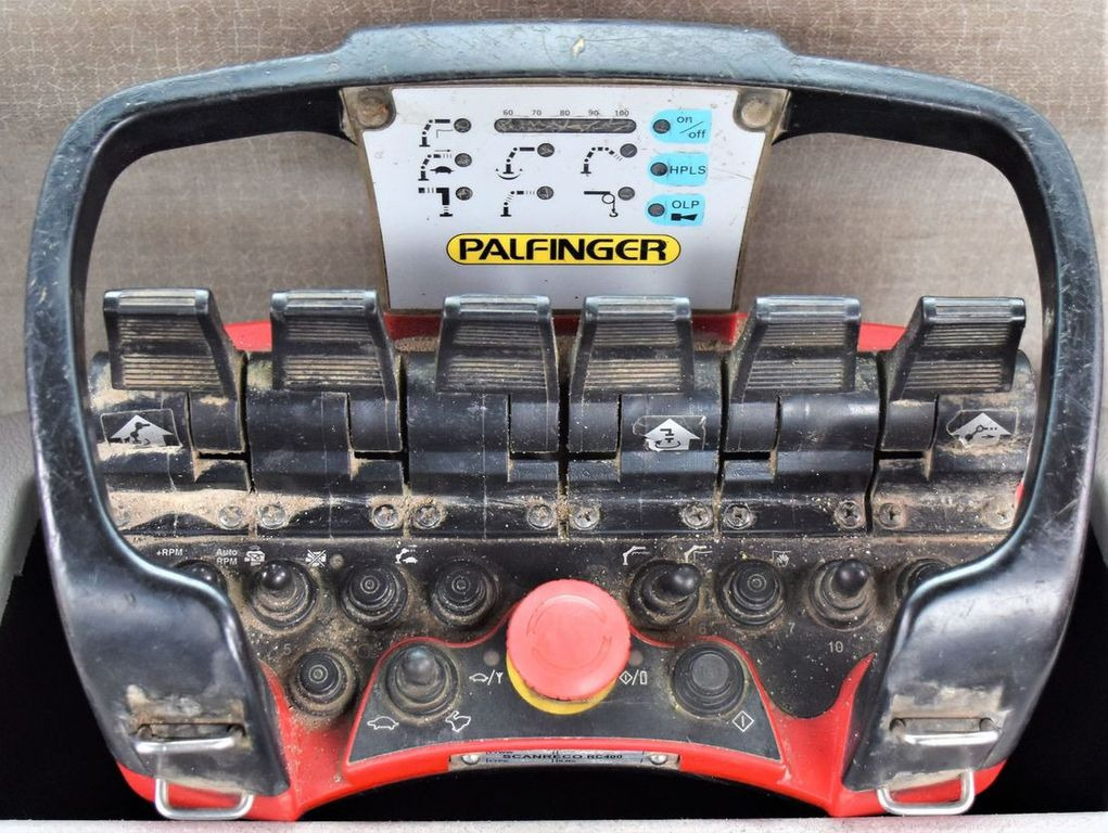 Leasing de Renault KERAX 370 *PK 16502 + FUNK / 6x4 * TOP Renault KERAX 370 *PK 16502 + FUNK / 6x4 * TOP Renault KERAX 370 *PK 16502 + FUNK / 6x4 * TOP Renault KERAX 370 *PK 16502 + FUNK / 6x4 * TOP: foto 12