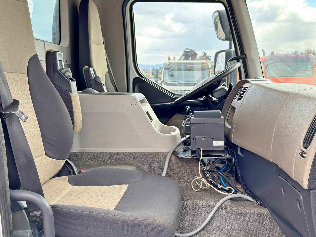 Foto del interior 1: Camión multibasculante, Camión grúa Renault KERAX 460 DXI * ABROLLKIPPER * EPSILON Q170Z69 Foto del interior 1: Camión multibasculante, Camión grúa Renault KERAX 460 DXI * ABROLLKIPPER * EPSILON Q170Z69