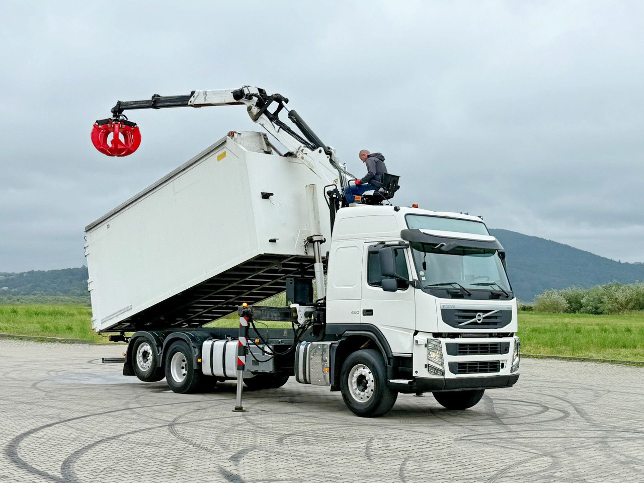Volvo FM 420 Kipper 6,20 m * EPSILON Q150L75 *TOP - Camión multibasculante, Camión grúa: foto 2 Volvo FM 420 Kipper 6,20 m * EPSILON Q150L75 *TOP - Camión multibasculante, Camión grúa: foto 2