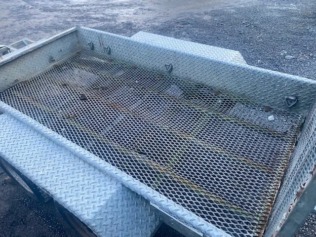 Used Indespension trailer 8x4 with ramp - Otros maquinaria: foto 4 Used Indespension trailer 8x4 with ramp - Otros maquinaria: foto 4