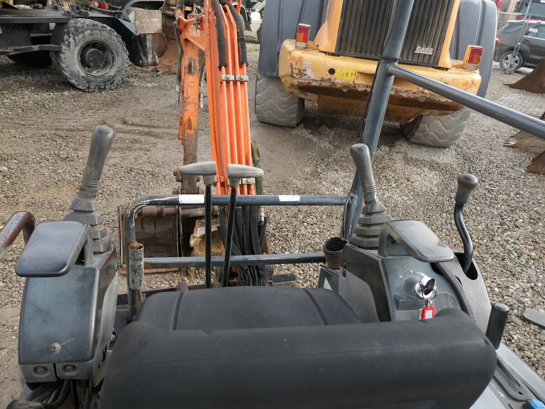 Miniexcavadora Hitachi ZX17 U-2: foto 8