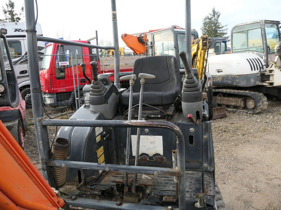 Miniexcavadora Hitachi ZX17 U-2: foto 10