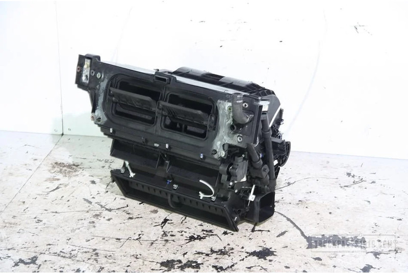 Iveco Heating, Ventilation & AC Kachel airco motor - Calefacción/ Ventilación para Camión: foto 1 Iveco Heating, Ventilation & AC Kachel airco motor - Calefacción/ Ventilación para Camión: foto 1
