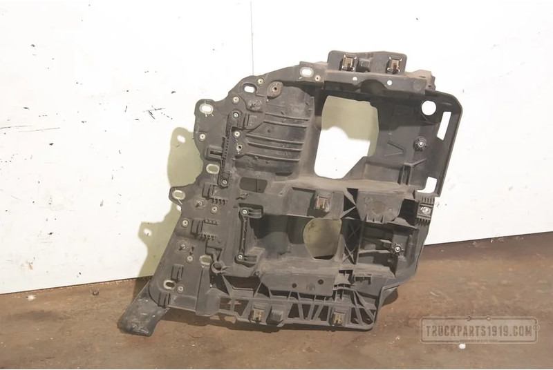 MAN Body & Chassis Parts Koplamp drager Li. - Esquina parachoques para Camión: foto 1 MAN Body & Chassis Parts Koplamp drager Li. - Esquina parachoques para Camión: foto 1