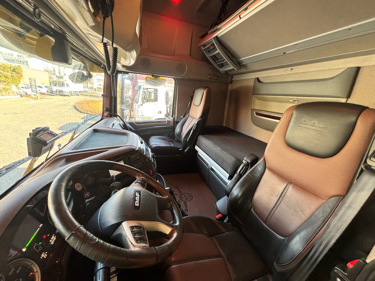 DAF FAN XF 530 LD Jumbo - Camión lona: foto 4 DAF FAN XF 530 LD Jumbo - Camión lona: foto 4