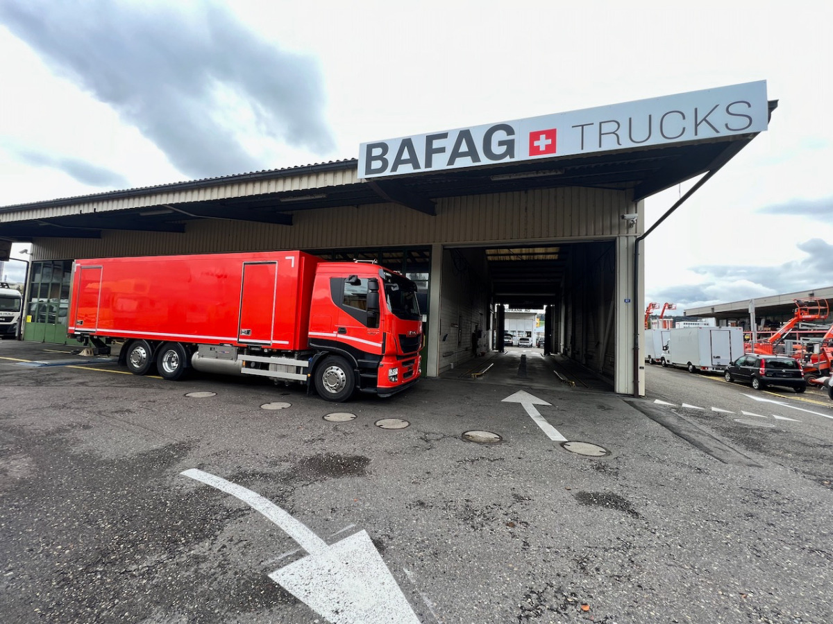 IVECO 260S42 Stralis - Camión caja cerrada: foto 2 IVECO 260S42 Stralis - Camión caja cerrada: foto 2