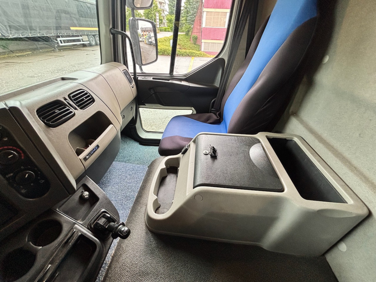 RENAULT Midlum 220-12EL - Camión frigorífico: foto 5 RENAULT Midlum 220-12EL - Camión frigorífico: foto 5