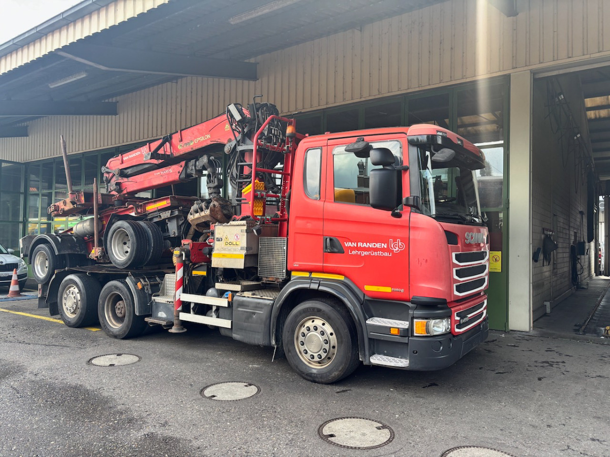 SCANIA G490 6x2 - Camión forestal, Camión grúa: foto 1 SCANIA G490 6x2 - Camión forestal, Camión grúa: foto 1