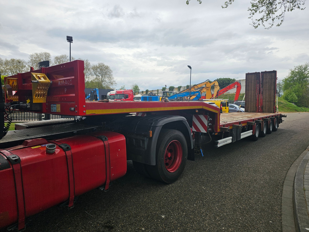 Kässbohrer LB4E With Hydraulic Flip Ramps - Semirremolque góndola rebajadas: foto 5 Kässbohrer LB4E With Hydraulic Flip Ramps - Semirremolque góndola rebajadas: foto 5