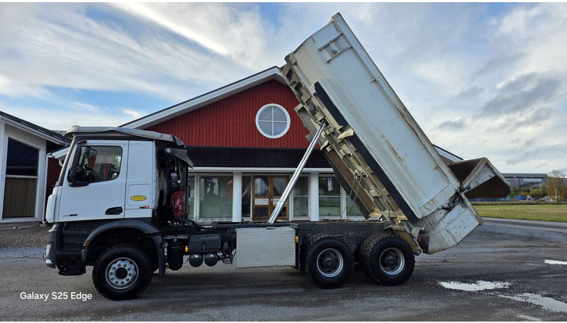 Mercedes-Benz 3558 6x4 2022 ONLY 113 tkm - Camión volquete: foto 3 Mercedes-Benz 3558 6x4 2022 ONLY 113 tkm - Camión volquete: foto 3