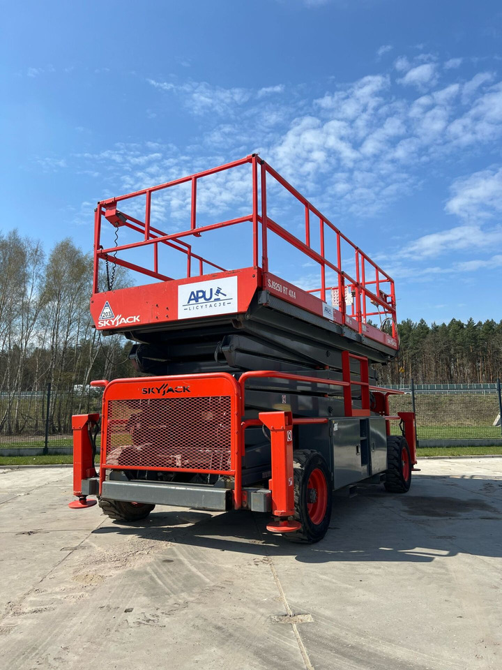 SKYJACK SJ 9250 4×4 - Plataforma de tijeras: foto 1 SKYJACK SJ 9250 4×4 - Plataforma de tijeras: foto 1