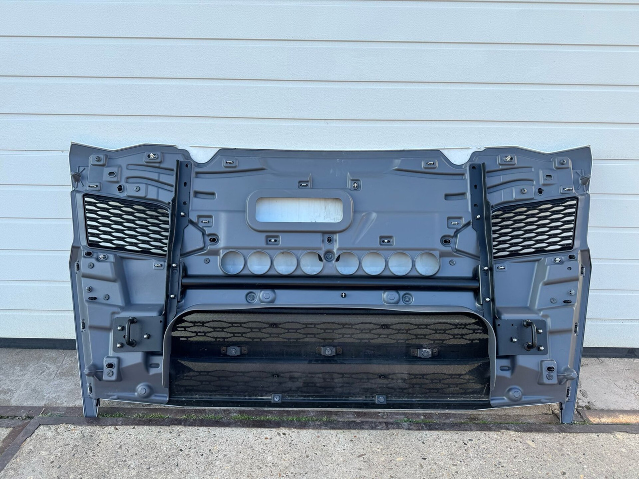 DAF XF NG GRILLE BOVEN COMPLETE | USED | 000238A - Parrilla para Camión: foto 3 DAF XF NG GRILLE BOVEN COMPLETE | USED | 000238A - Parrilla para Camión: foto 3