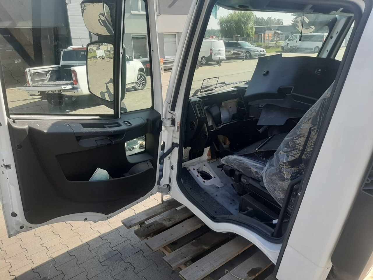 IVECO EUROCARGO 150-280 EURO 5-6 CABIN 4X2 NEW AUTOMATIC 000135A - Cabina para Camión: foto 3 IVECO EUROCARGO 150-280 EURO 5-6 CABIN 4X2 NEW AUTOMATIC 000135A - Cabina para Camión: foto 3