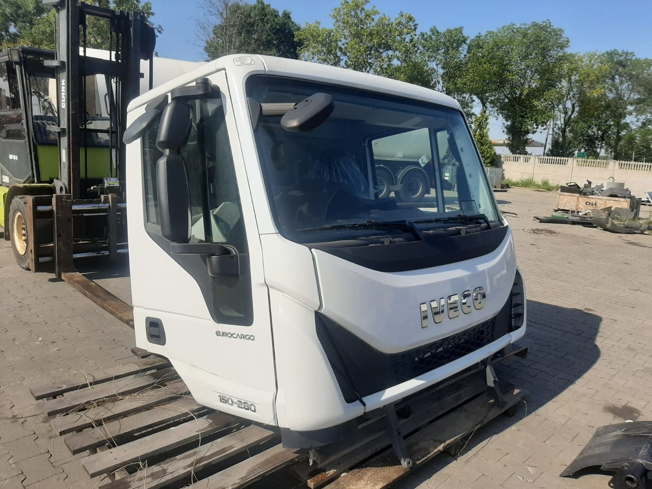 IVECO EUROCARGO 150-280 EURO 5-6 CABINE 4X4 NIEUW HANDMATIG 000135 - Cabina para Camión: foto 1 IVECO EUROCARGO 150-280 EURO 5-6 CABINE 4X4 NIEUW HANDMATIG 000135 - Cabina para Camión: foto 1