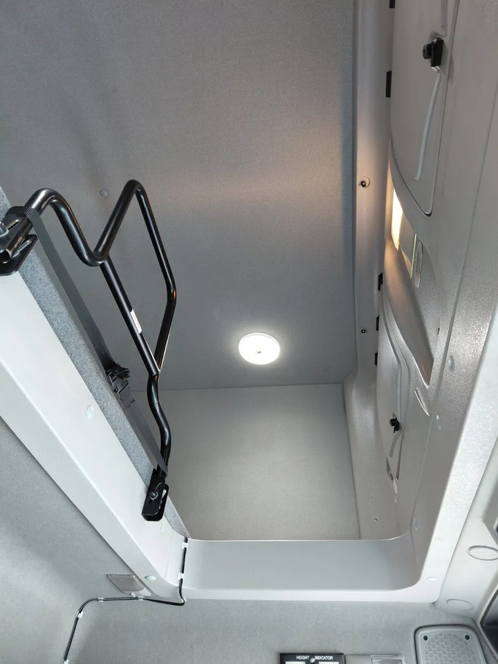 2017 Renault D12 4×2 Double Sleeper Curtainsider - Camión lona: foto 4 2017 Renault D12 4×2 Double Sleeper Curtainsider - Camión lona: foto 4