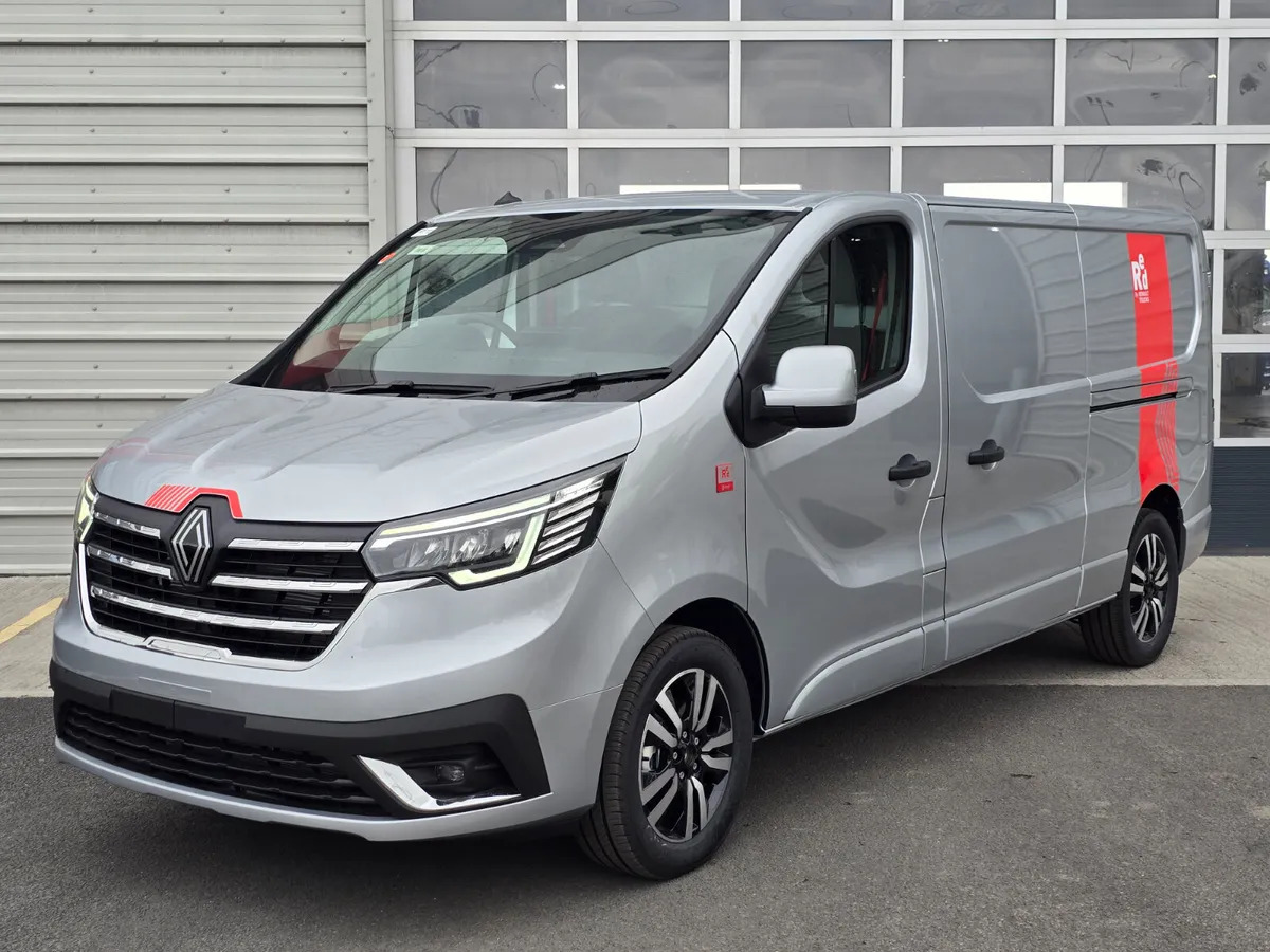 NEW Renault Trafic Exclusive 170BHP/150BHP Manual Silver - Furgón: foto 5 NEW Renault Trafic Exclusive 170BHP/150BHP Manual Silver - Furgón: foto 5