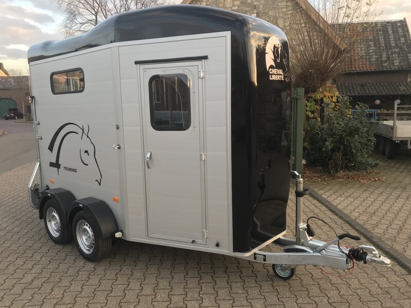 CHEVAL Liberte Touring Country met vooruitloop - Remolque para caballos: foto 1 CHEVAL Liberte Touring Country met vooruitloop - Remolque para caballos: foto 1