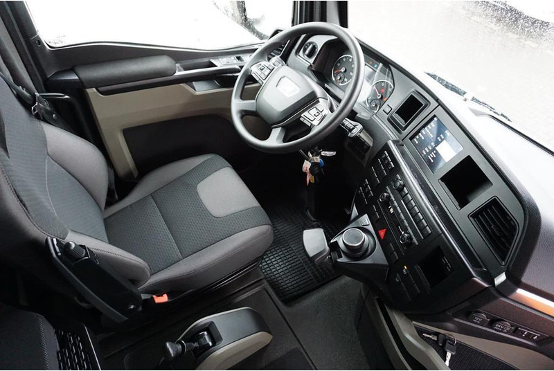Leasing de MAN TGX / 18.520 / EURO 6 / GX / ACC / RETARDER / I – COOL MAN TGX / 18.520 / EURO 6 / GX / ACC / RETARDER / I – COOL: foto 14 Leasing de MAN TGX / 18.520 / EURO 6 / GX / ACC / RETARDER / I – COOL MAN TGX / 18.520 / EURO 6 / GX / ACC / RETARDER / I – COOL: foto 14