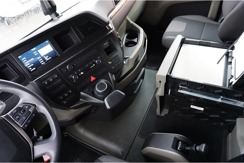 Leasing de MAN TGX / 18.520 / EURO 6 / GX / ACC / RETARDER / I – COOL MAN TGX / 18.520 / EURO 6 / GX / ACC / RETARDER / I – COOL: foto 10 Leasing de MAN TGX / 18.520 / EURO 6 / GX / ACC / RETARDER / I – COOL MAN TGX / 18.520 / EURO 6 / GX / ACC / RETARDER / I – COOL: foto 10