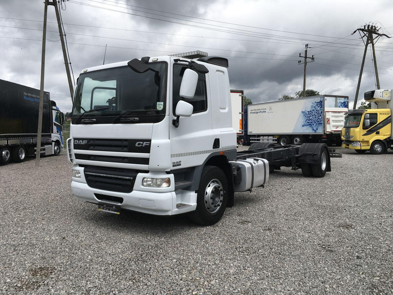 DAF CF 65.220 - Camión chasis: foto 1 DAF CF 65.220 - Camión chasis: foto 1