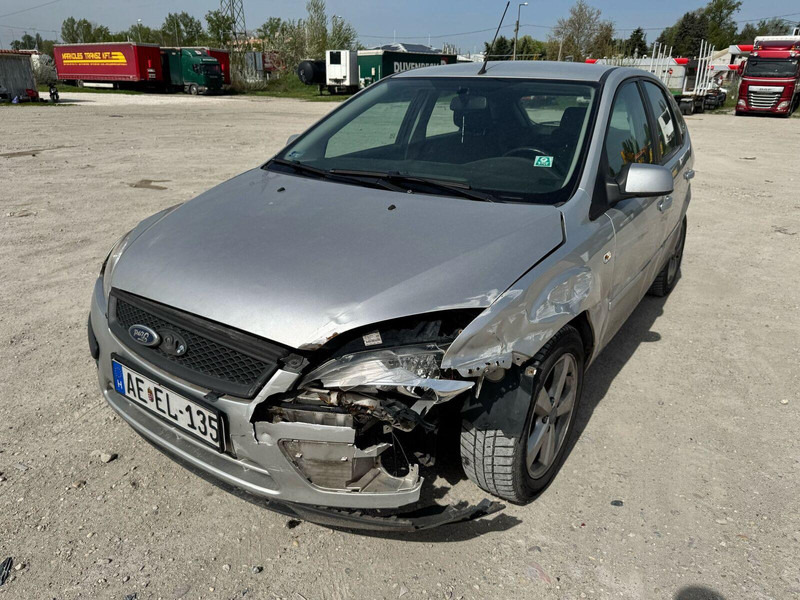 Ford Focus 1,6 i - Damaged Car - Hatchback: foto 1 Ford Focus 1,6 i - Damaged Car - Hatchback: foto 1