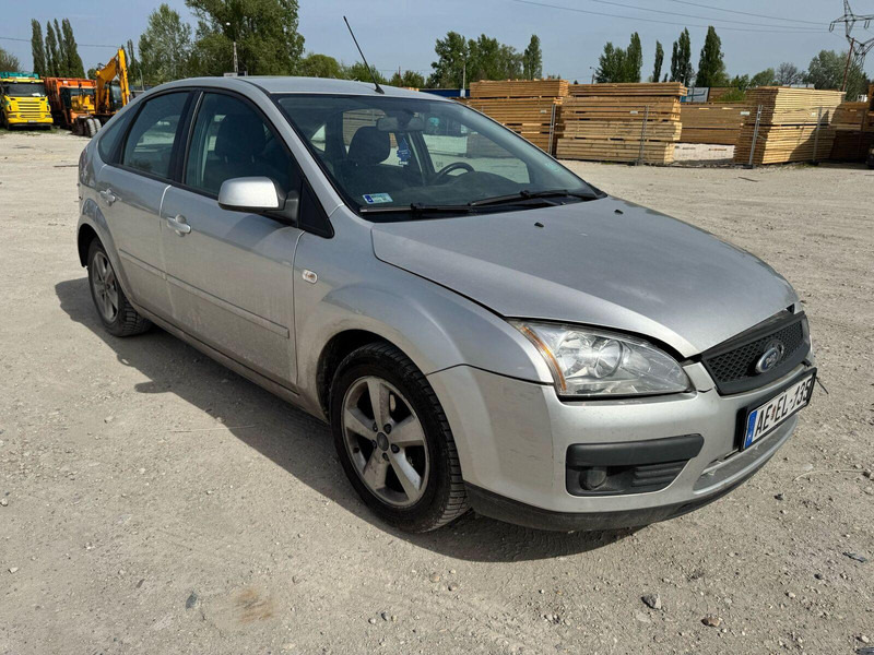 Ford Focus 1,6 i - Damaged Car - Hatchback: foto 2 Ford Focus 1,6 i - Damaged Car - Hatchback: foto 2