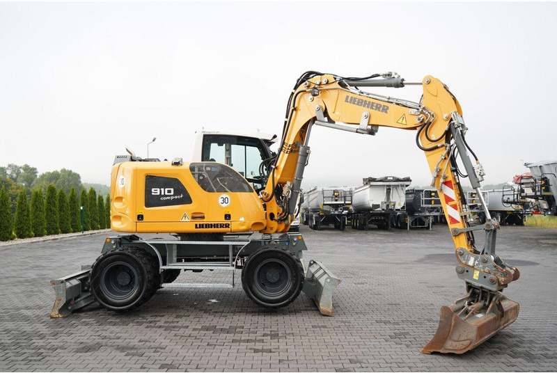 Liebherr 910 COMPACT LITRONIC / KOPARKA KOŁOWA / KLIMATYZACJA / KAMERA - Excavadora de ruedas: foto 5 Liebherr 910 COMPACT LITRONIC / KOPARKA KOŁOWA / KLIMATYZACJA / KAMERA - Excavadora de ruedas: foto 5