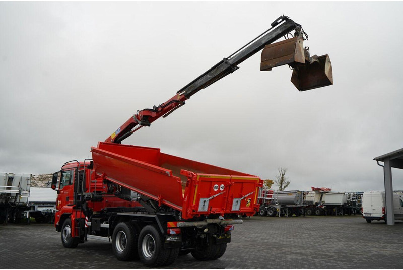 MAN TGS 26.400 / 6x4 / WYWROTKA 2 STRONNA + HDS HMF 1530 K2 / HYDR - Camión volquete, Camión grúa: foto 3 MAN TGS 26.400 / 6x4 / WYWROTKA 2 STRONNA + HDS HMF 1530 K2 / HYDR - Camión volquete, Camión grúa: foto 3