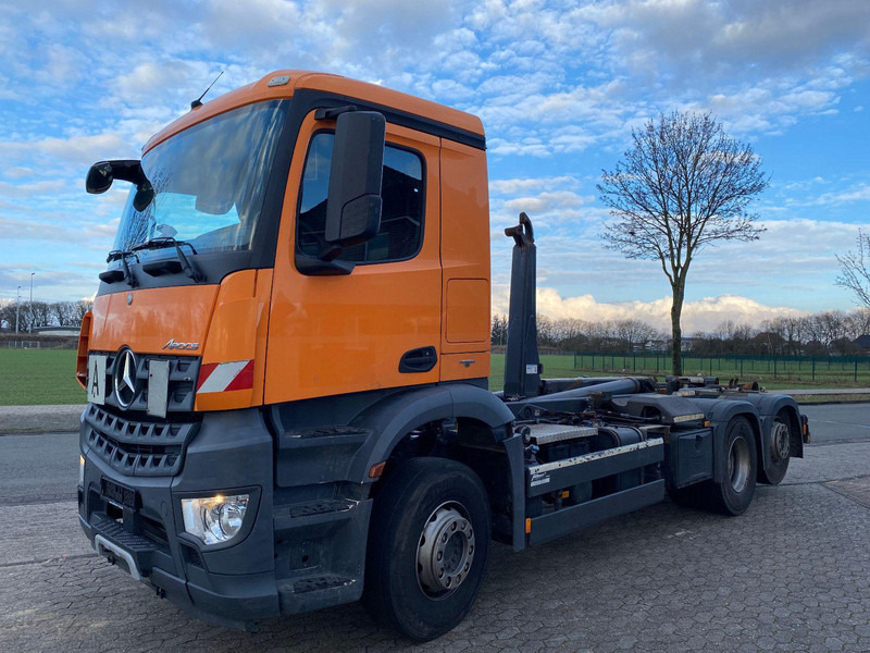 Mercedes-Benz 543 2643 2542 2642 Hakengerät Meiller 20.67 - Camión caja abierta, Camión grúa: foto 1 Mercedes-Benz 543 2643 2542 2642 Hakengerät Meiller 20.67 - Camión caja abierta, Camión grúa: foto 1