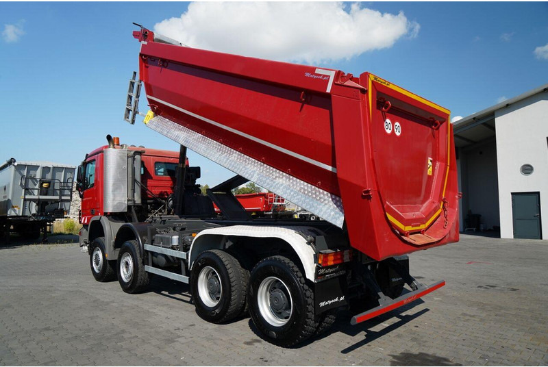 Mercedes-Benz ACTROS 4141 / 8X6 / WYWROTKA TYLNOZSYPOWA / MEILLER KIPPER 5.3M - Camión volquete: foto 5 Mercedes-Benz ACTROS 4141 / 8X6 / WYWROTKA TYLNOZSYPOWA / MEILLER KIPPER 5.3M - Camión volquete: foto 5