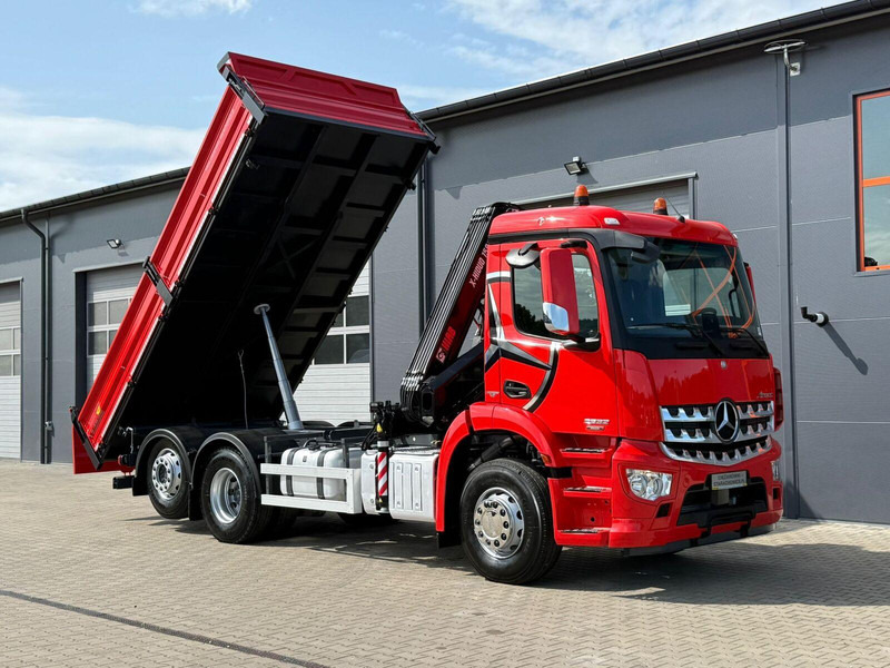 Mercedes-Benz AROCS 2532 // E6 // wywrotka 3-Stronna + HIAB HIDUO 158 B-2 // 6 - Camión volquete, Camión grúa: foto 1 Mercedes-Benz AROCS 2532 // E6 // wywrotka 3-Stronna + HIAB HIDUO 158 B-2 // 6 - Camión volquete, Camión grúa: foto 1