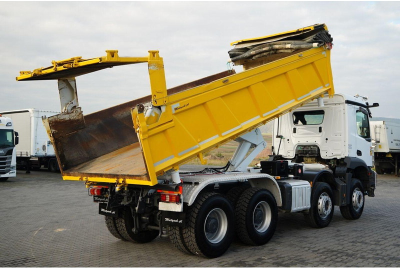 Mercedes-Benz AROCS 3243 / 8x4 / WYWROTKA  DWUSTRONNA 6.2 M / HYDROBURTA / HYD - Camión volquete: foto 4 Mercedes-Benz AROCS 3243 / 8x4 / WYWROTKA  DWUSTRONNA 6.2 M / HYDROBURTA / HYD - Camión volquete: foto 4