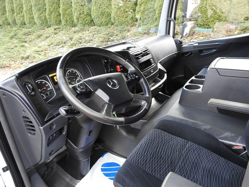 Mercedes-Benz ATEGO 12.24 KONTENER WINDA 18 PALET TEMPOMAT KLIMATYZACJA AUTOMA - Camión caja cerrada: foto 2 Mercedes-Benz ATEGO 12.24 KONTENER WINDA 18 PALET TEMPOMAT KLIMATYZACJA AUTOMA - Camión caja cerrada: foto 2