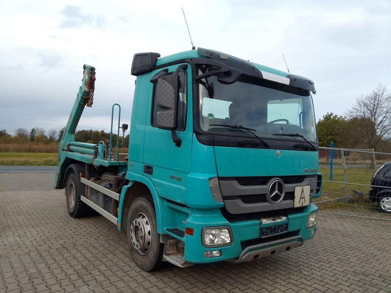 Mercedes-Benz Actros 1836 - Camión portacontenedor de cadenas: foto 2 Mercedes-Benz Actros 1836 - Camión portacontenedor de cadenas: foto 2