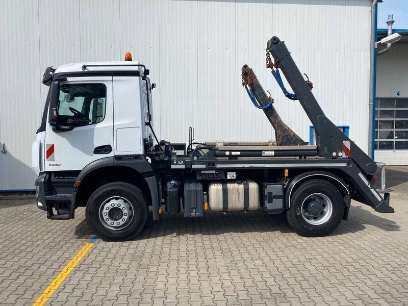 Mercedes-Benz Arocs 1830K - Camión portacontenedor de cadenas: foto 3 Mercedes-Benz Arocs 1830K - Camión portacontenedor de cadenas: foto 3