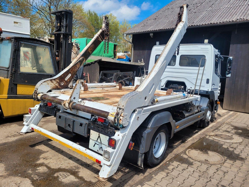 Mercedes-Benz Atego 818 Skip loader - Camión portacontenedor de cadenas: foto 3 Mercedes-Benz Atego 818 Skip loader - Camión portacontenedor de cadenas: foto 3